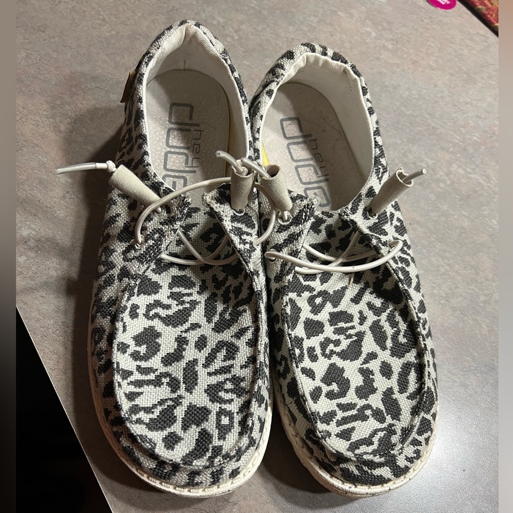 Woman’s size 9 dudes